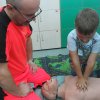 Bezpieczne wakacje – spotkanie uczniów klasy 1c z ratownikiem medycznym